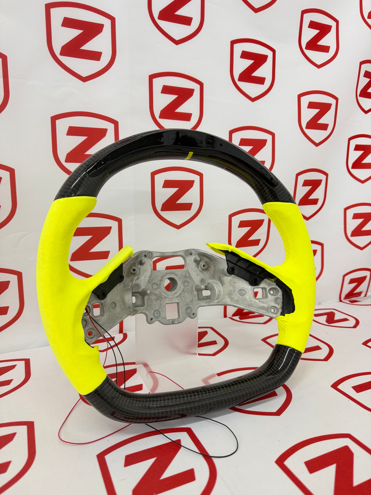 Volante de fibra de carbono para Corvette C8 - Personalizable