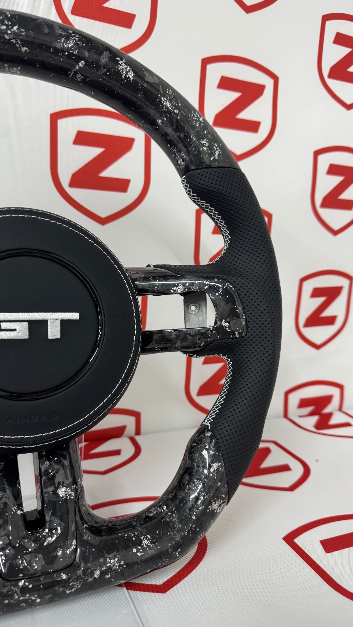 Volante de fibra de carbono para Ford Mustang 2015-2023 - Personalizable