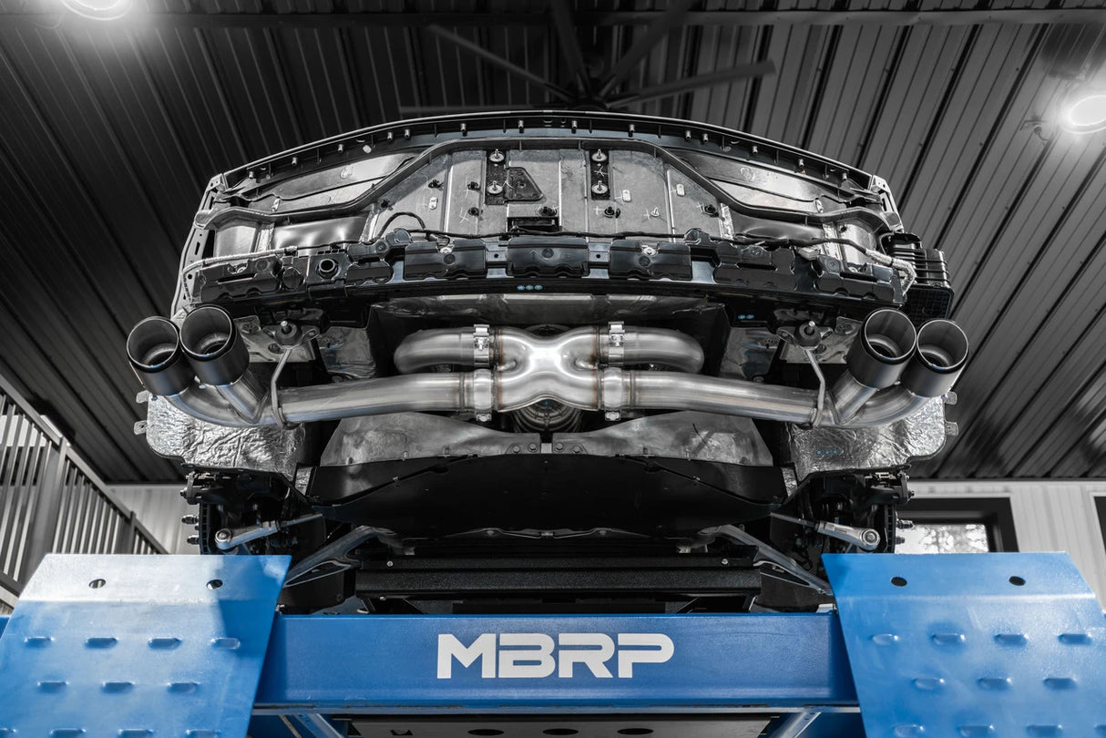 Sistema de escape Cat-Back MBRP Armor Pro Race para Chevrolet Corvette C8 Stingray 2020-2025 - Acero inoxidable T304 con puntas de fibra de carbono