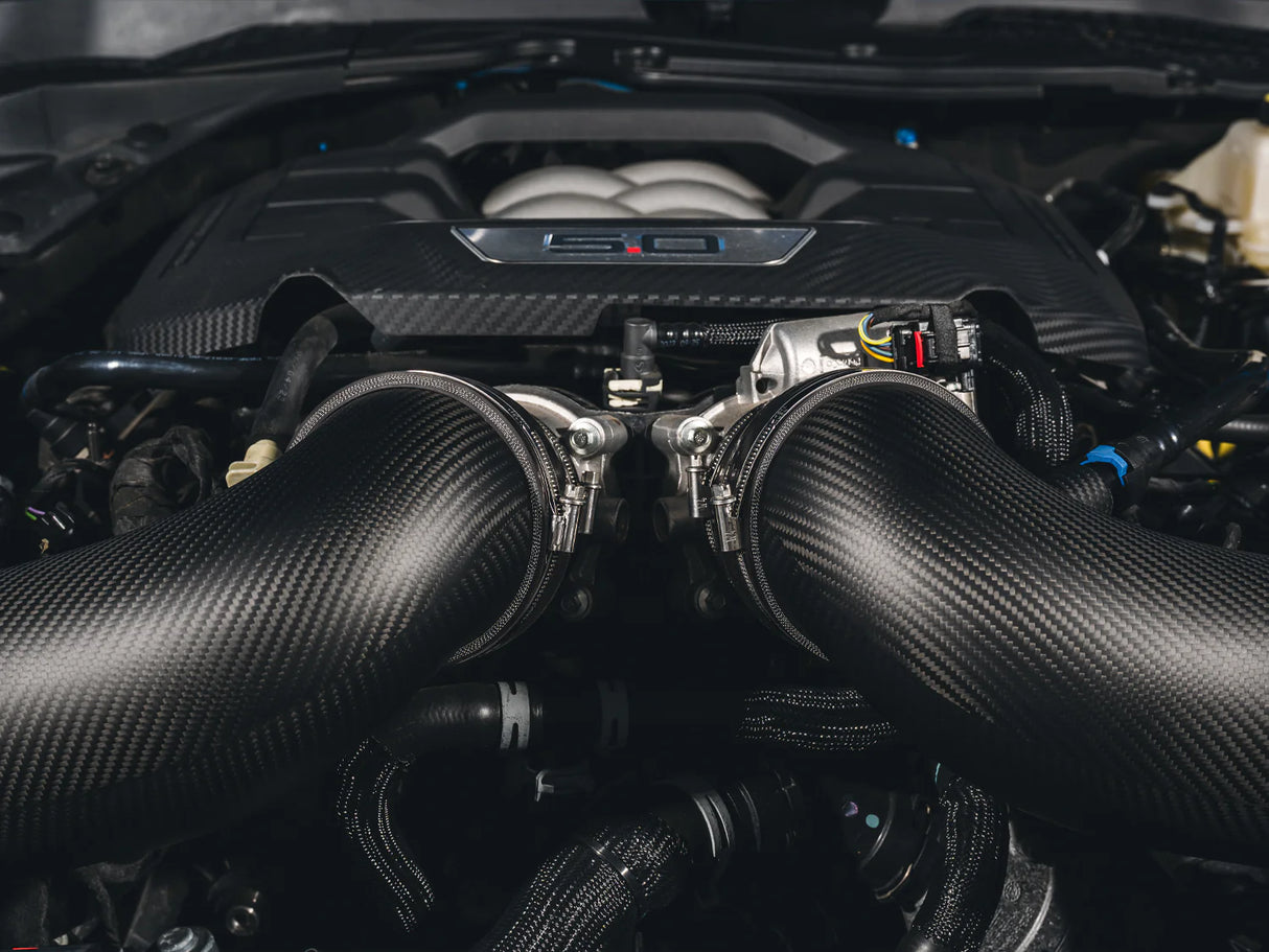 Sistema de admisión de fibra de carbono AWE S-FLO para Ford Mustang GT y Dark Horse 5.0L 2024-2026 – Admisión de rendimiento de alto flujo