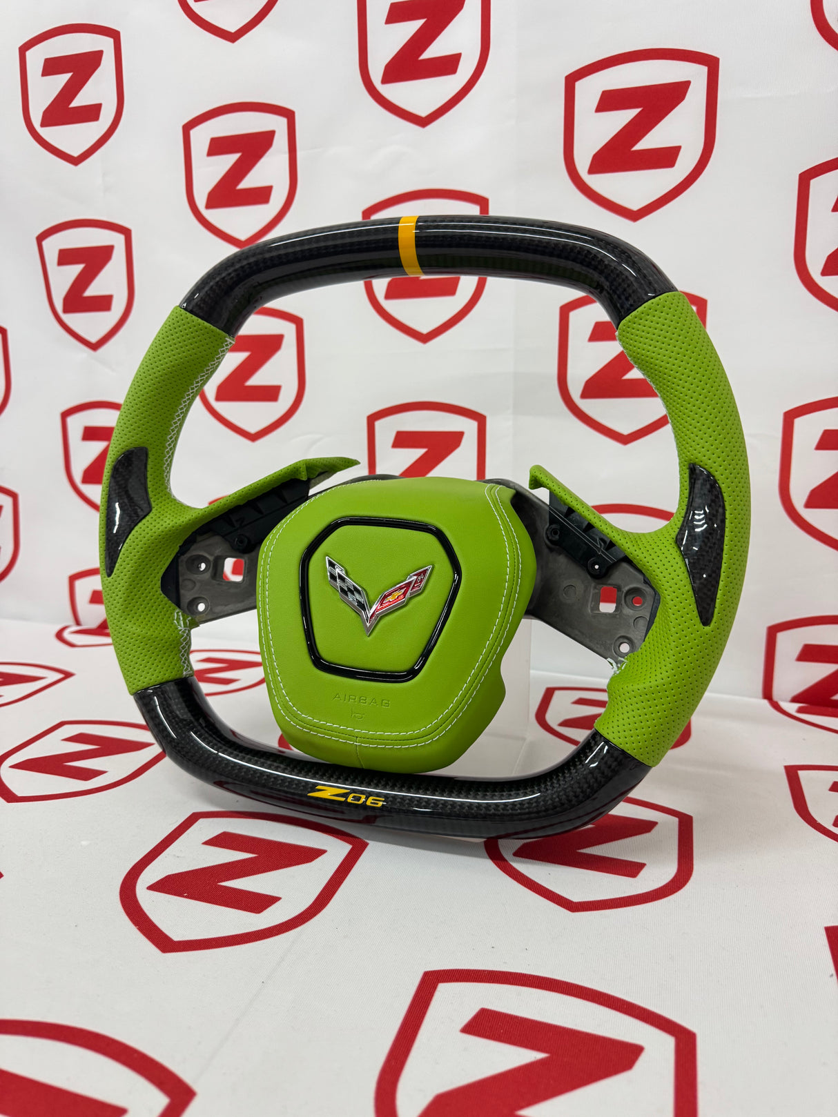 Volante de fibra de carbono para Corvette C8 - Personalizable
