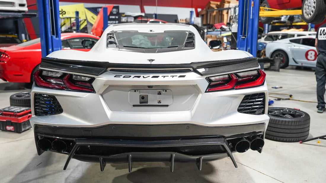 Eliminación del alerón trasero de fibra de carbono Corvette C8