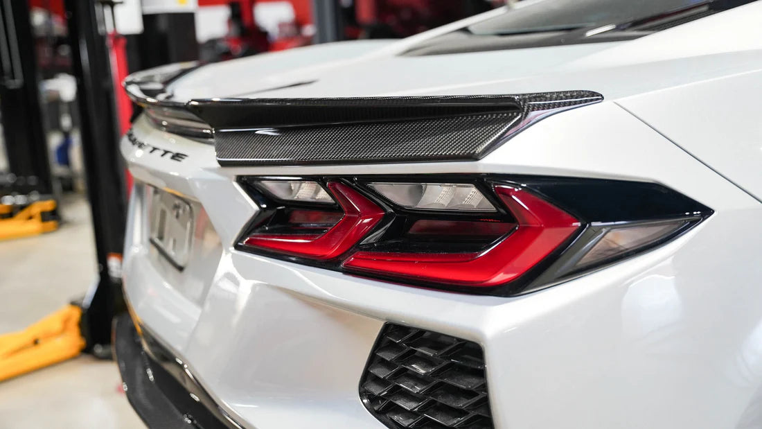 Eliminación del alerón trasero de fibra de carbono Corvette C8
