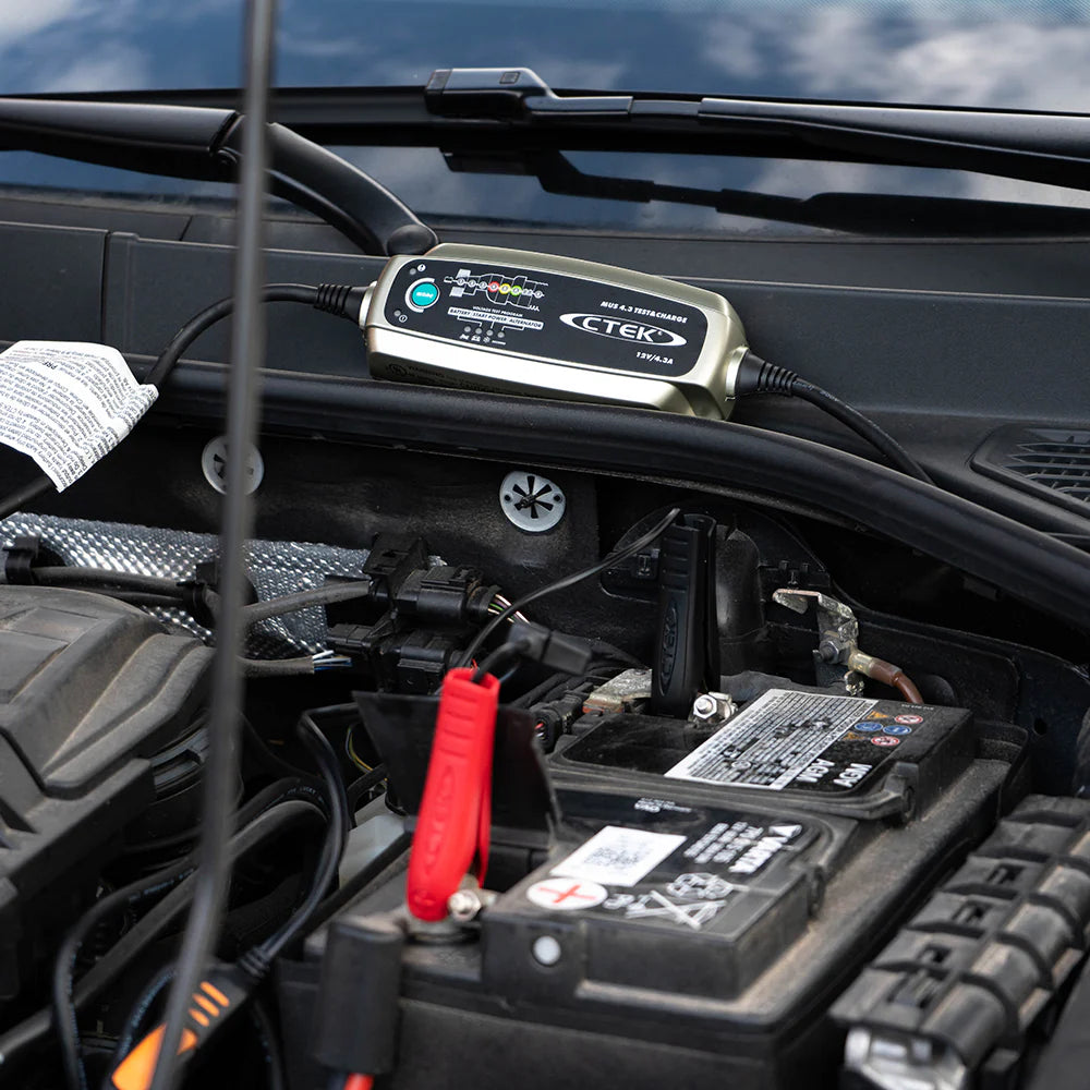 CTEK MUS 4.3 TEST & CHARGE 12V Smart Battery Charger & System Tester