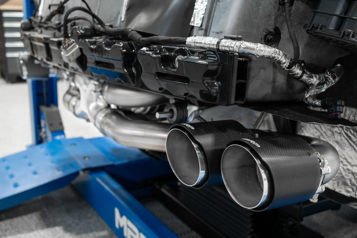 Sistema de escape Cat-Back MBRP Armor Pro Race para Chevrolet Corvette C8 Stingray 2020-2025 - Acero inoxidable T304 con puntas de fibra de carbono